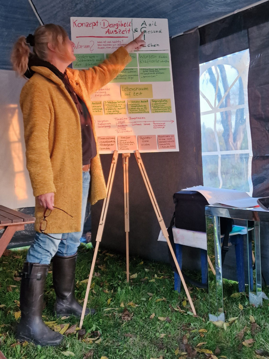 26. Oktober 2024 | Schlösserherbst in Vorpommern | Nebel & Spinngewebtes über Dargibell